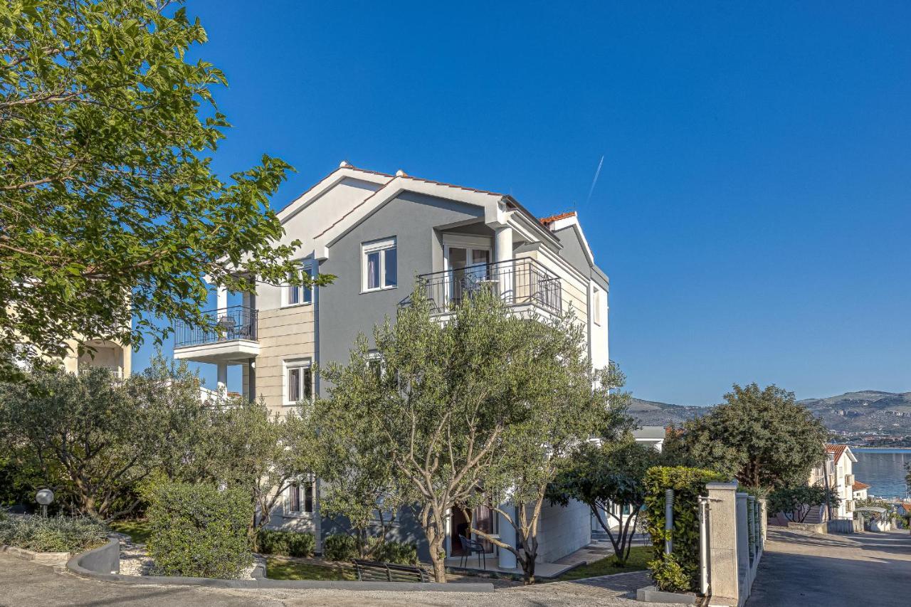 Island Resort Mihaela - Happy Rentals Trogir Exterior photo